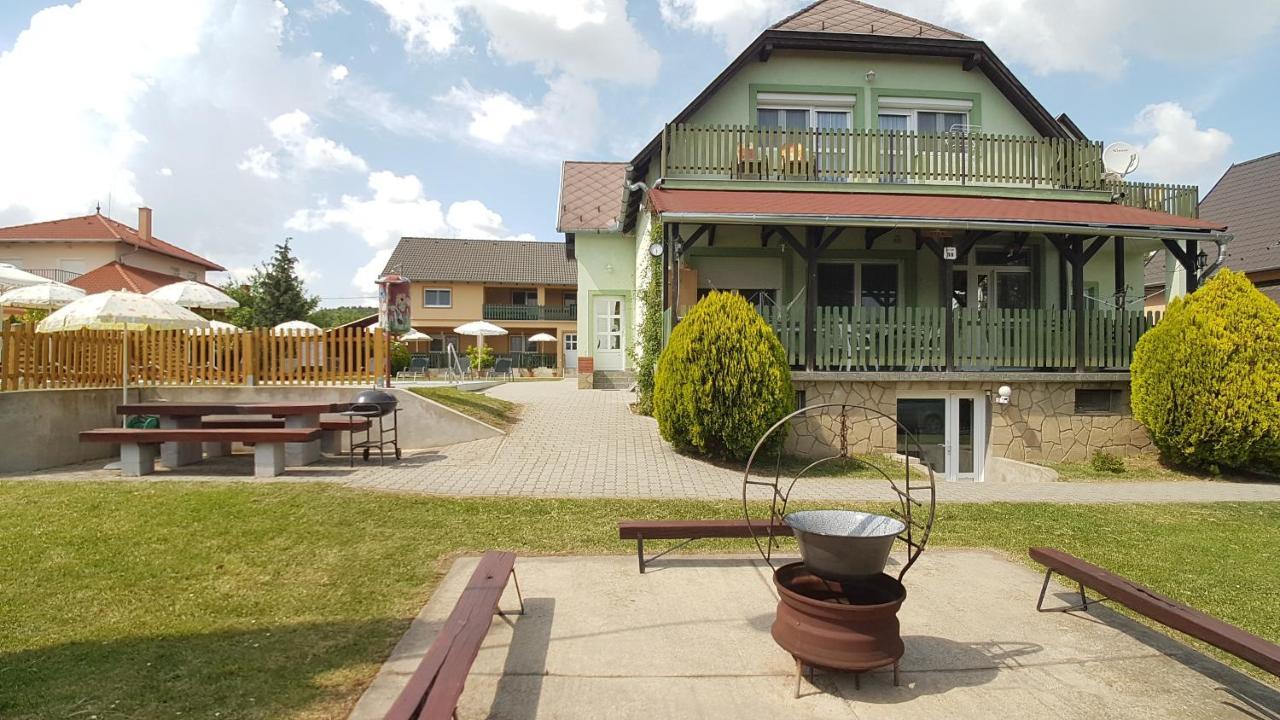 Krisztian Apartmanhaz Vonyarcvashegy Luaran gambar